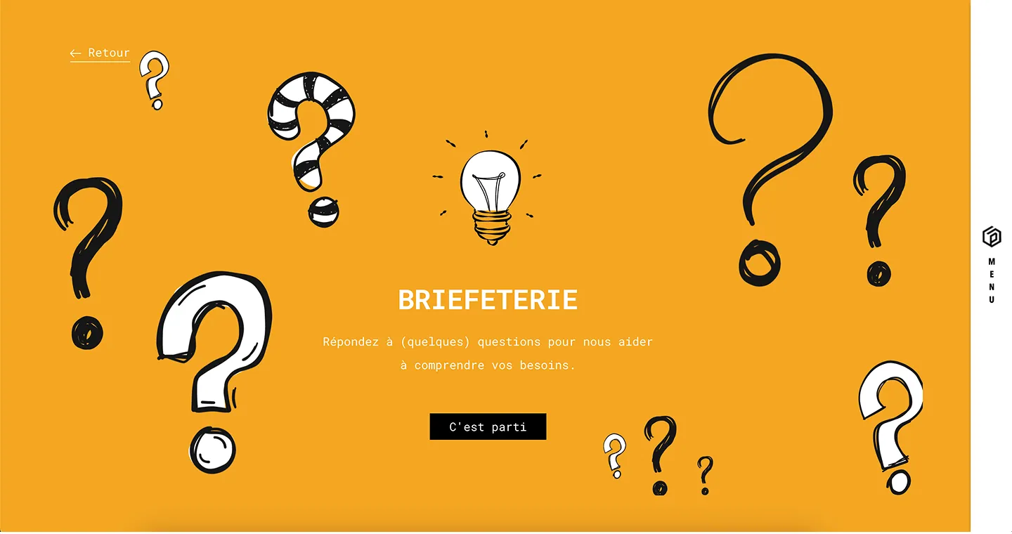 La Briefeterie : un écran jaune couvert de points d'interrogation dessinés à la main, invitant à répondre à quelques questions