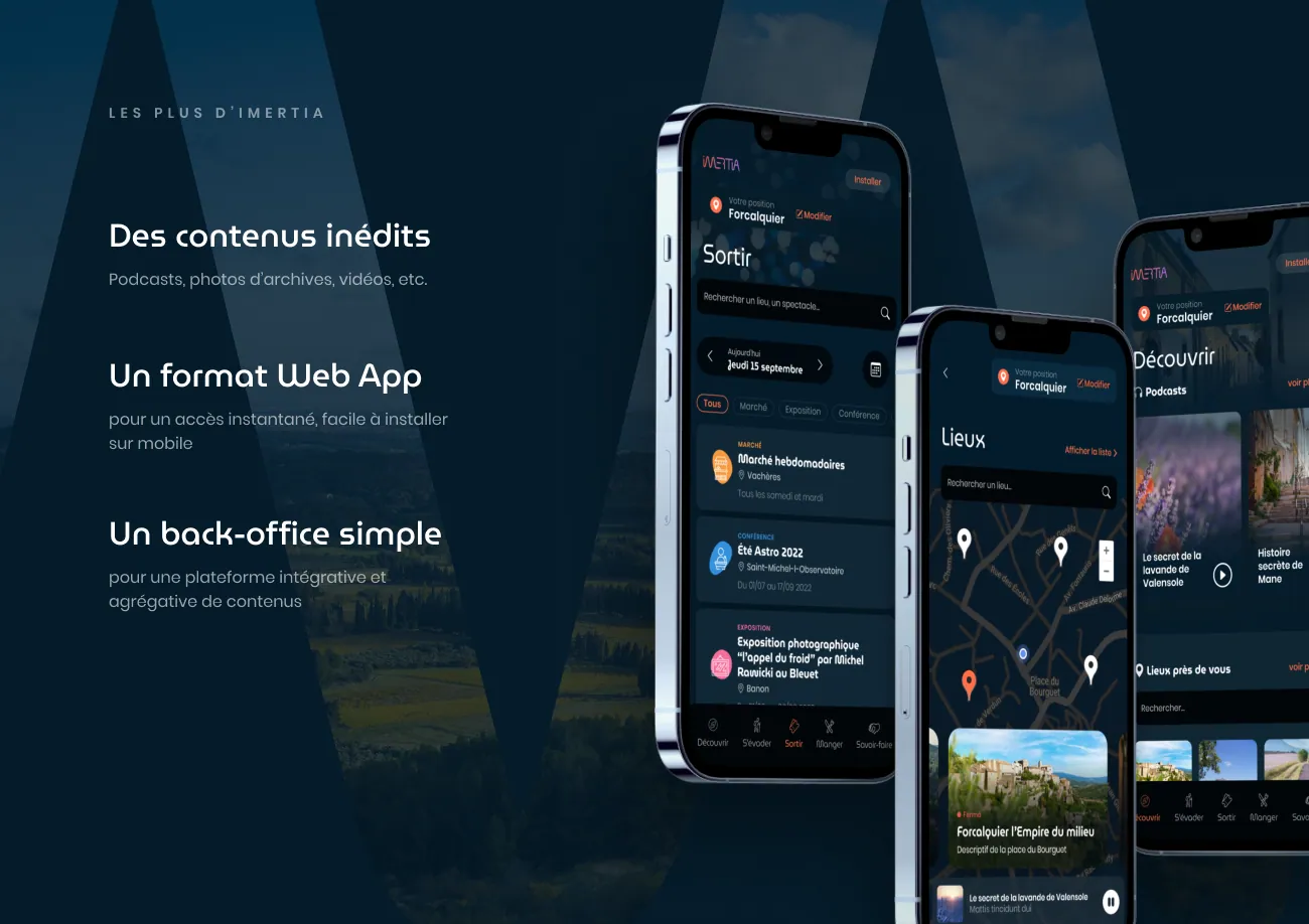 Trois smartphones présentant le format web app : contenus inédits, installation sur mobile et back-office