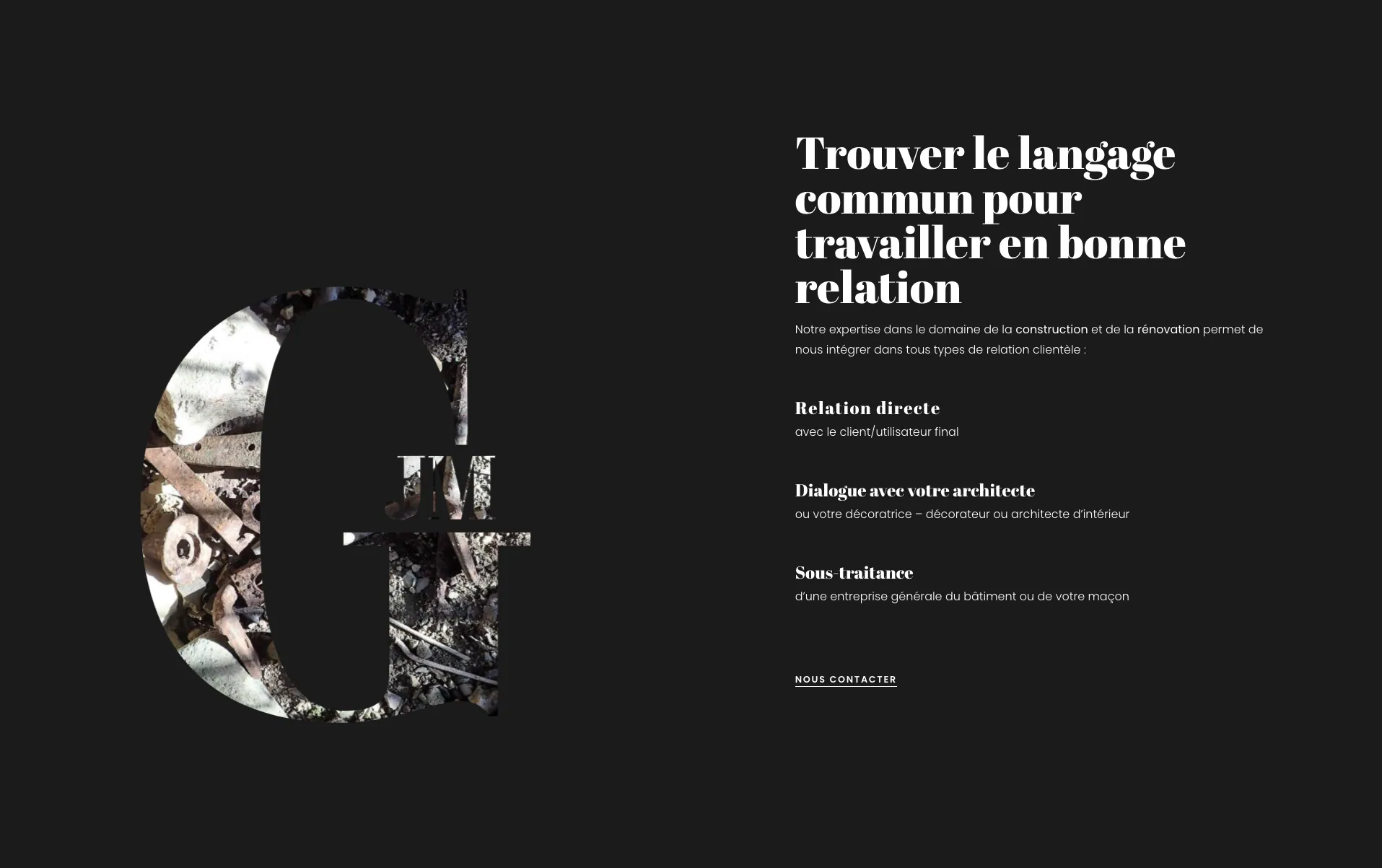 Un écran noir où la lettre G est remplie d'une photographie de métal forgé, face au texte sur la relation client