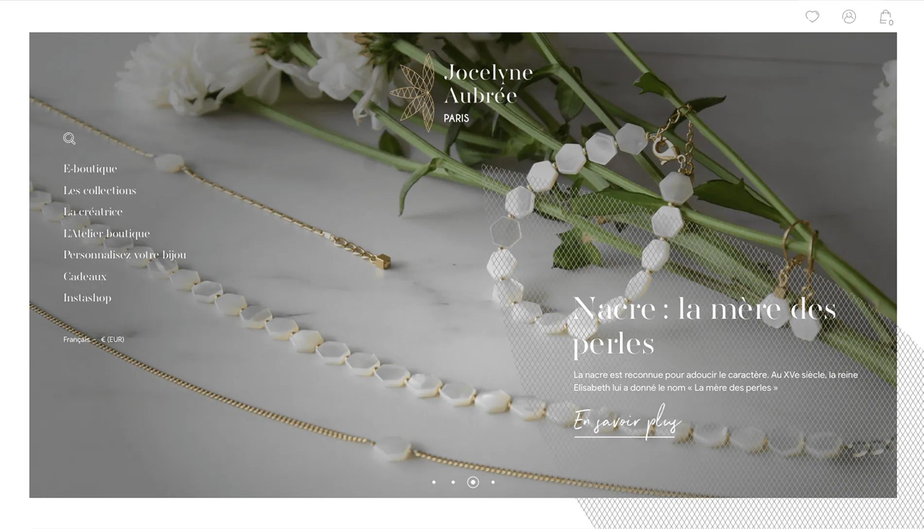 La page d'accueil : un collier de nacre photographié à plat, le menu en surimpression et un article de collection